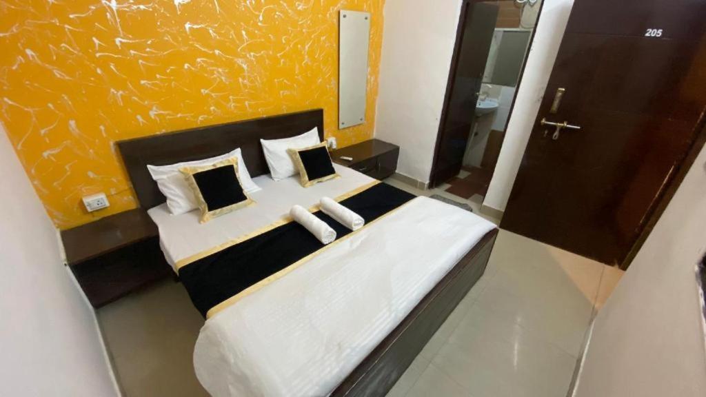 Travel Monkey Hostel Agra  Exterior photo